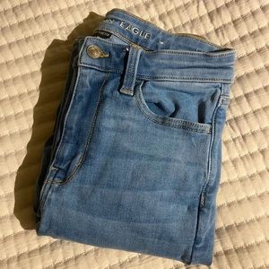LIGHT BLUE AMERICAN EAGLE JEANS